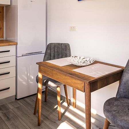 Nina House Apartment Targu Jiu Bagian luar foto