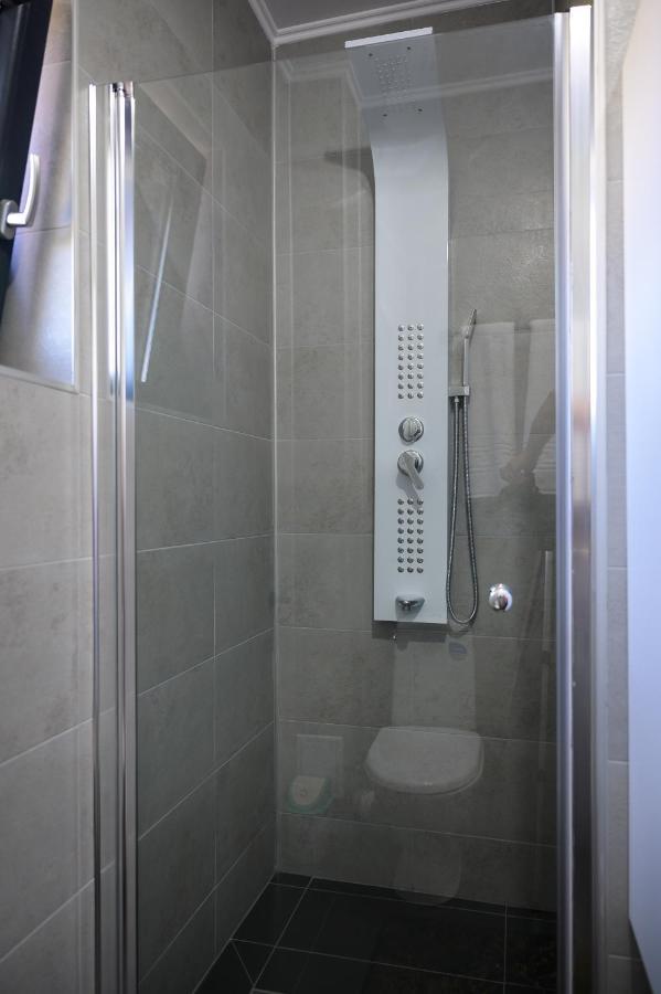 Nina House Apartment Targu Jiu Bagian luar foto