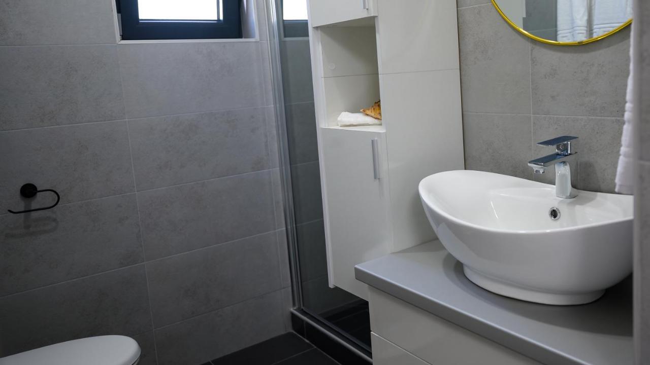 Nina House Apartment Targu Jiu Bagian luar foto