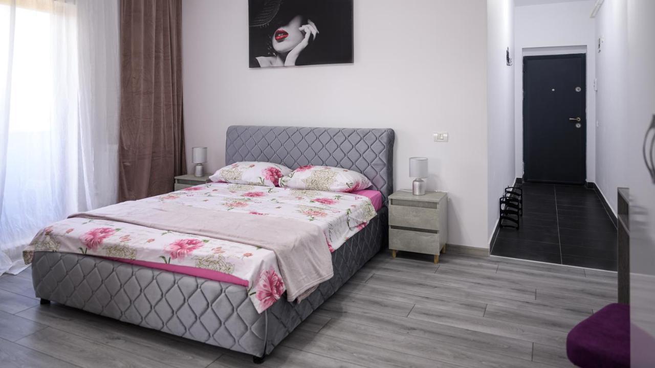 Nina House Apartment Targu Jiu Bagian luar foto