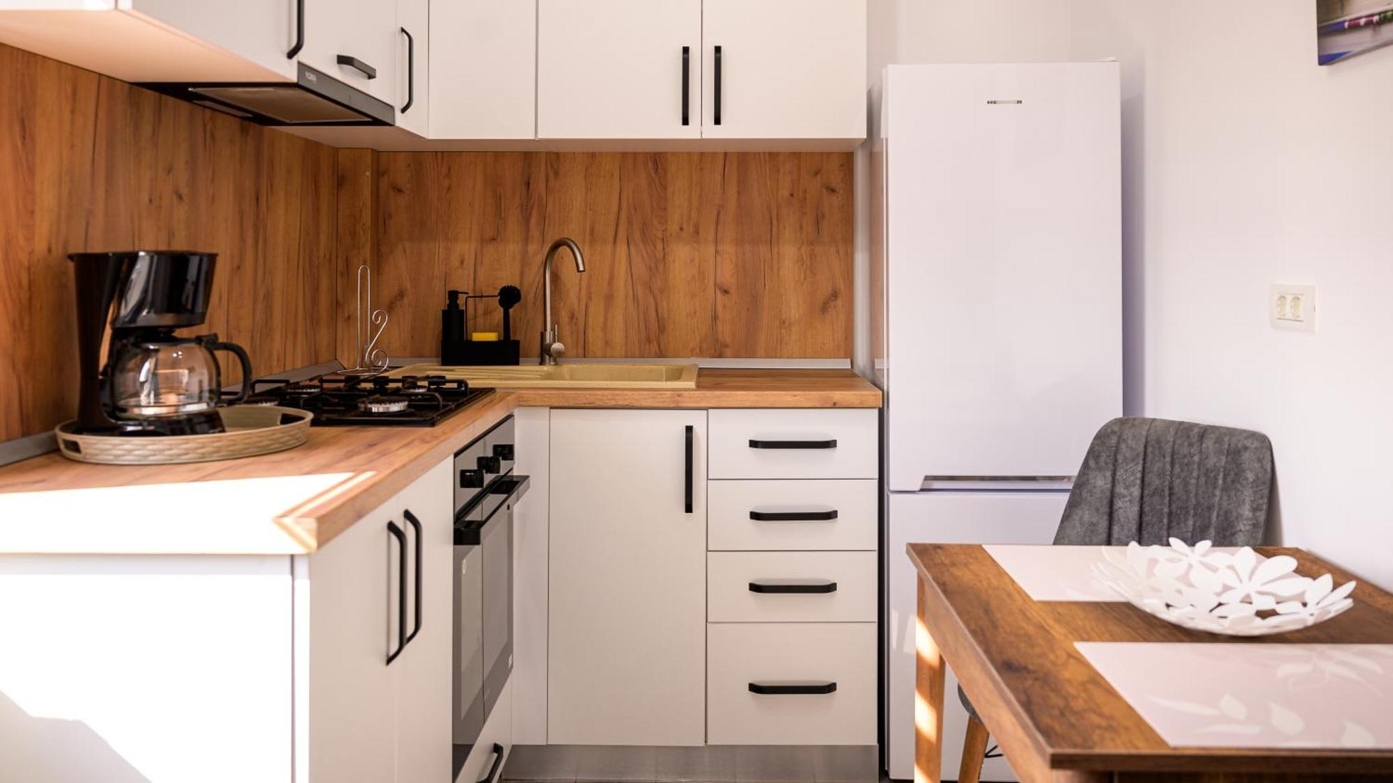 Nina House Apartment Targu Jiu Bagian luar foto