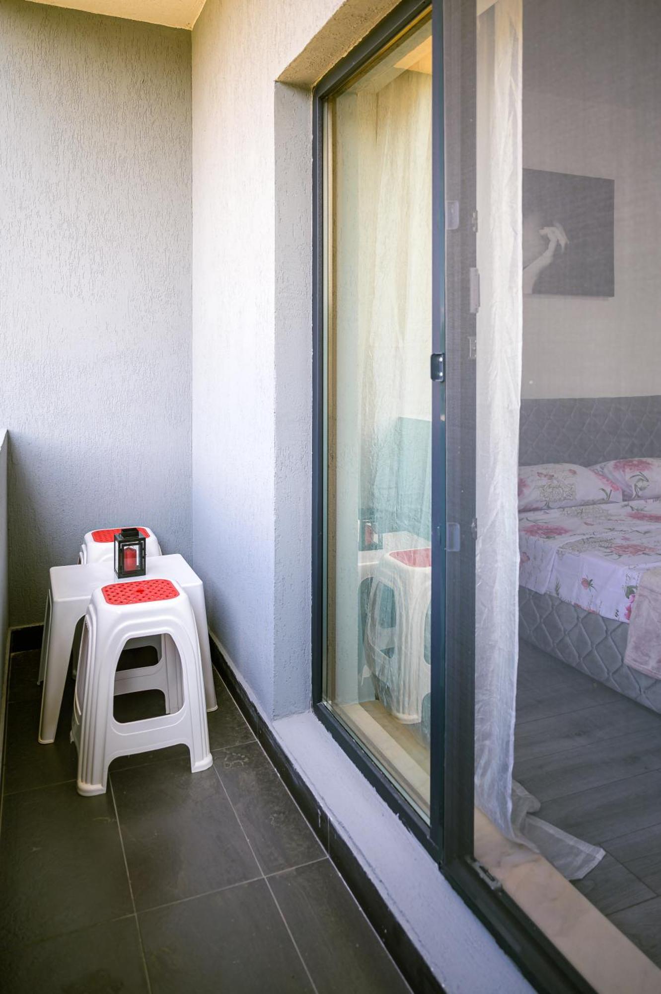 Nina House Apartment Targu Jiu Bagian luar foto