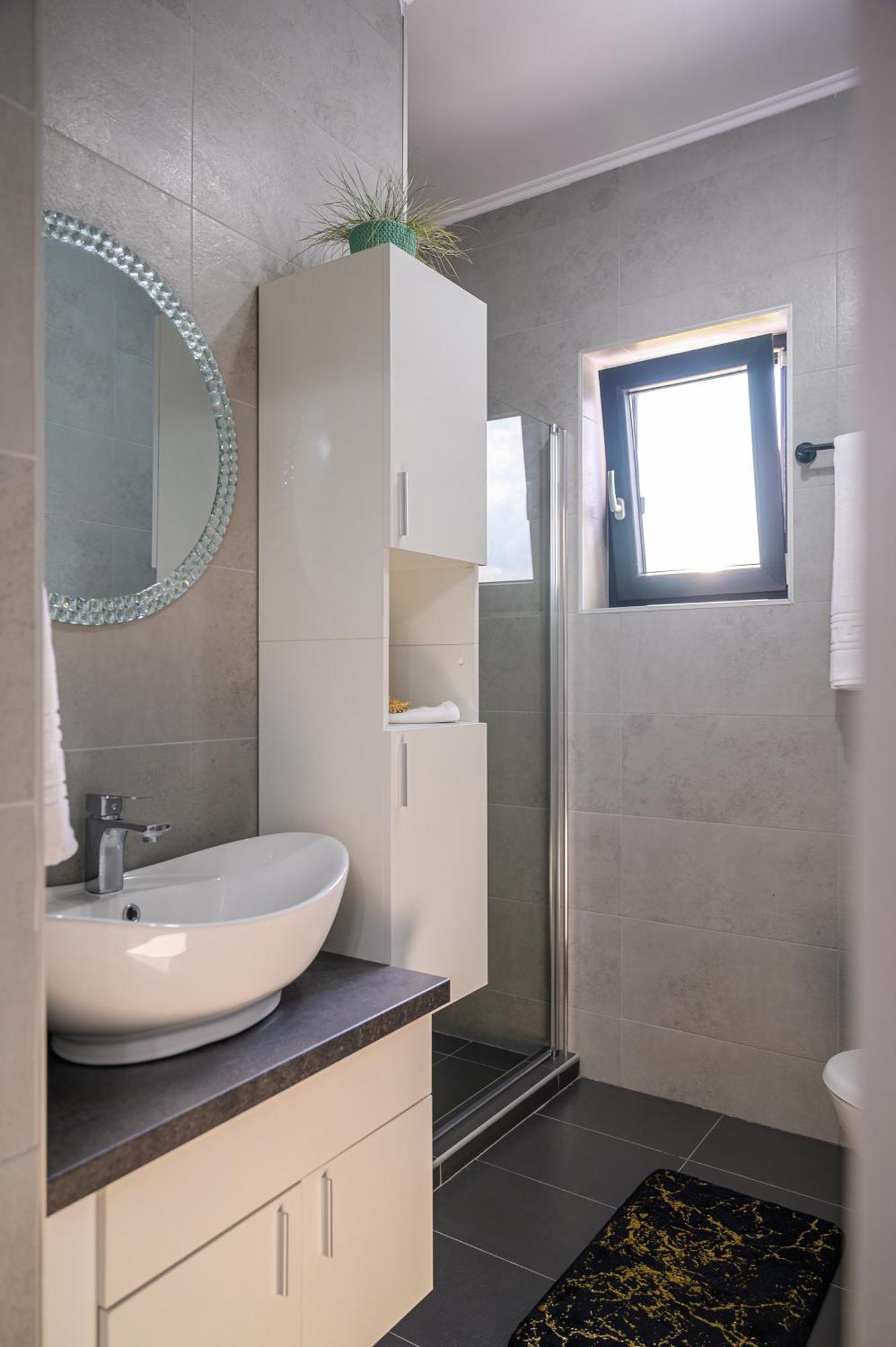 Nina House Apartment Targu Jiu Bagian luar foto